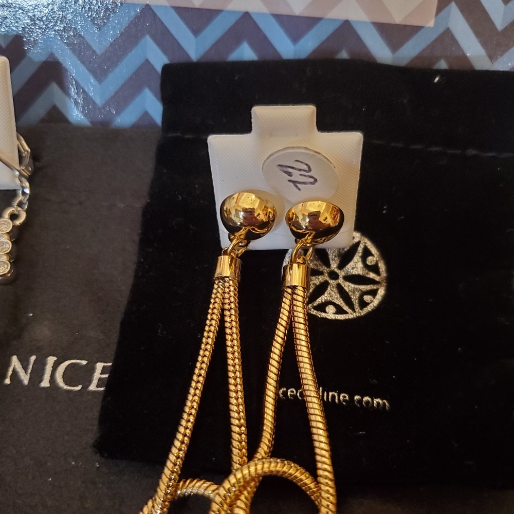 New. Earrings